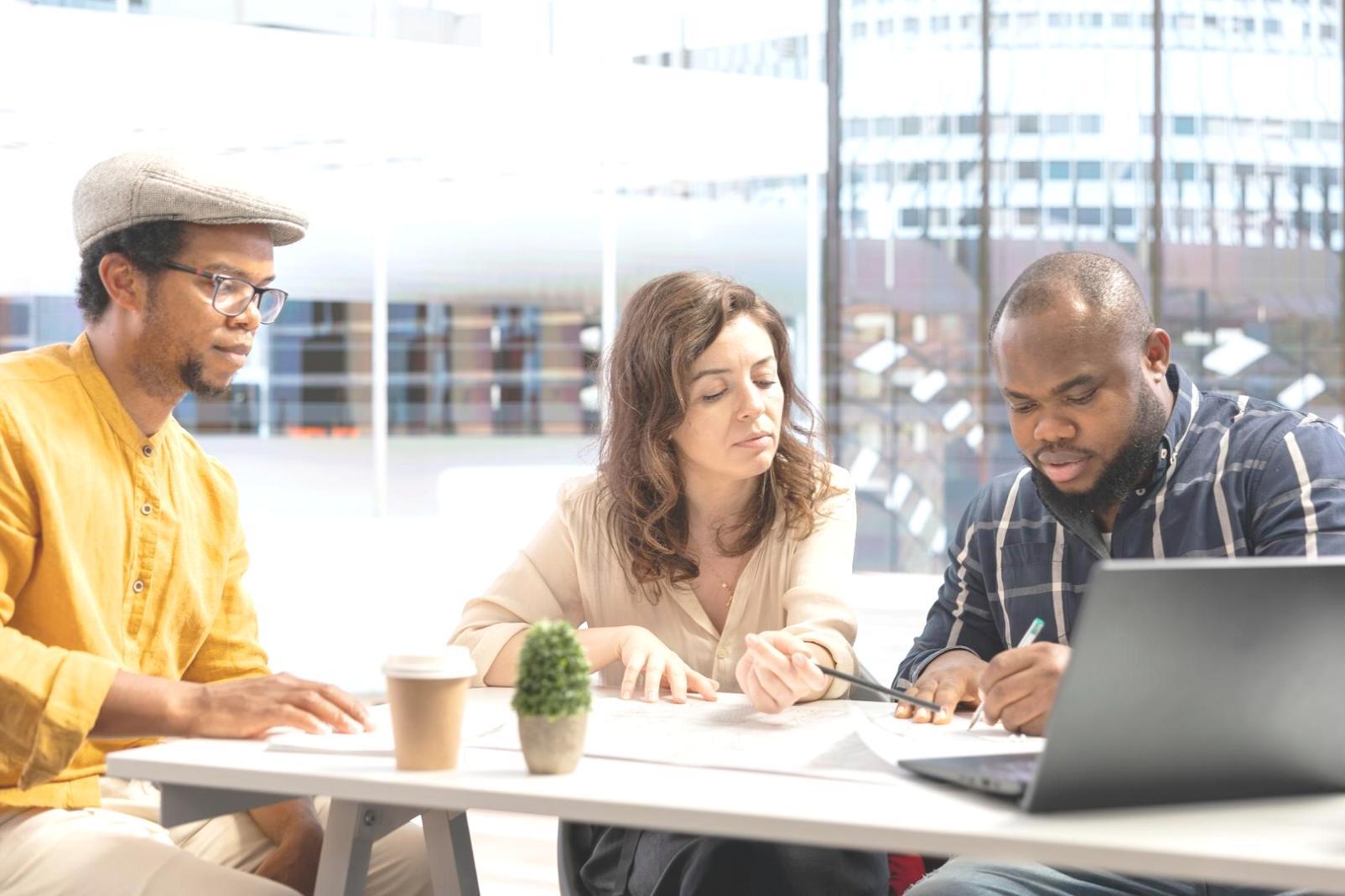 Trading spreadsheet showing position sizing calculations for Vietnamese market conditions